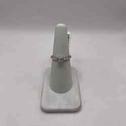 14kt Gold Diamond Solitaire Engagement Style Ring 