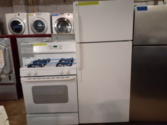 2 pc set GE top freezer refrigerator and gas stove in excellent conditions with 4 months warranty