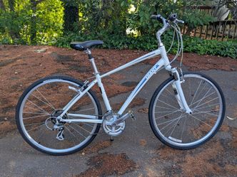 Giant Cypress Medium Size Hybrid Hardtail Bicycle