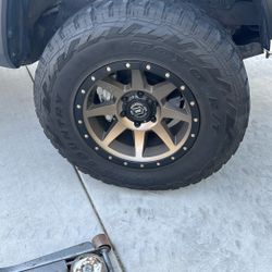 17” Icon wheels + Tires