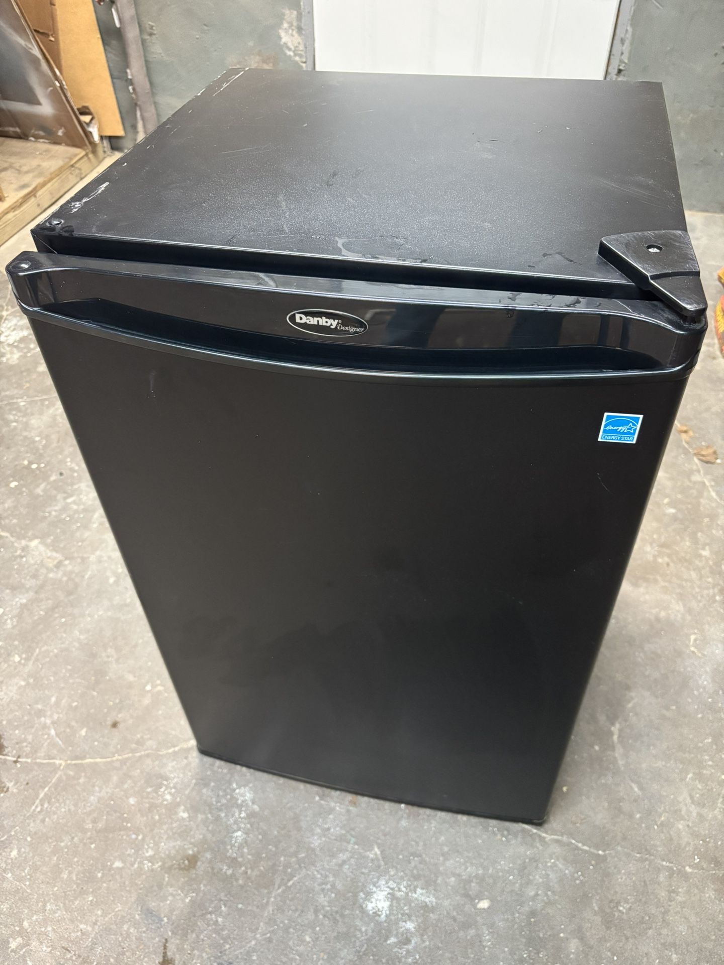 Danby 4.4 Cubic Feet Black Compact Mini Dorm Refrigerator Fridge DAR044A4BDD