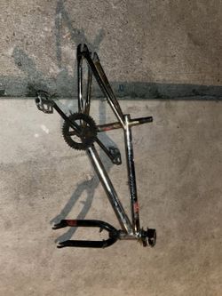 Old school Bmx rusty comes with the handle bars needs a chain