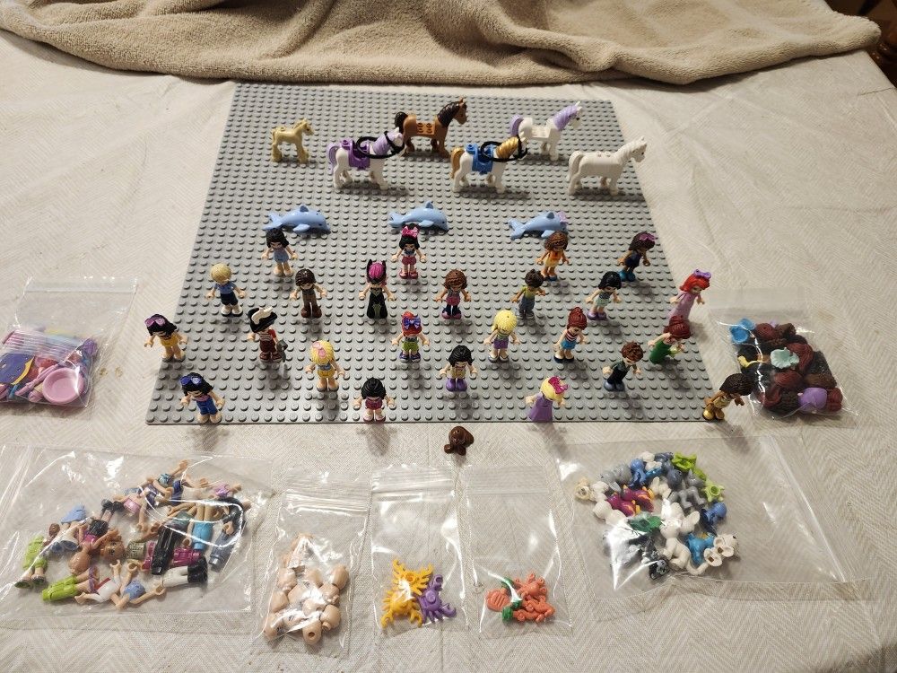 LEGO FRIENDS MINI / MINIFIGURES, ANIMALS AND TONS OF PARTS AND PIECES