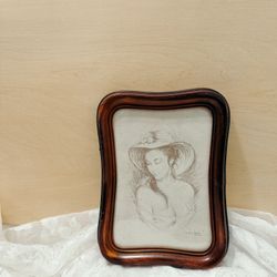 Vintage Scalloped Faux Wood Women Pencil Sketch Drawing Frame Decor
