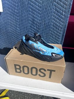 Yeezy 700 MNVN