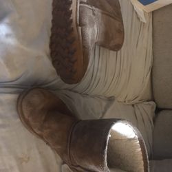 Nice women’s bear claw boots size 6 only $40 farm