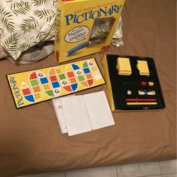 Pictionary Board Game 