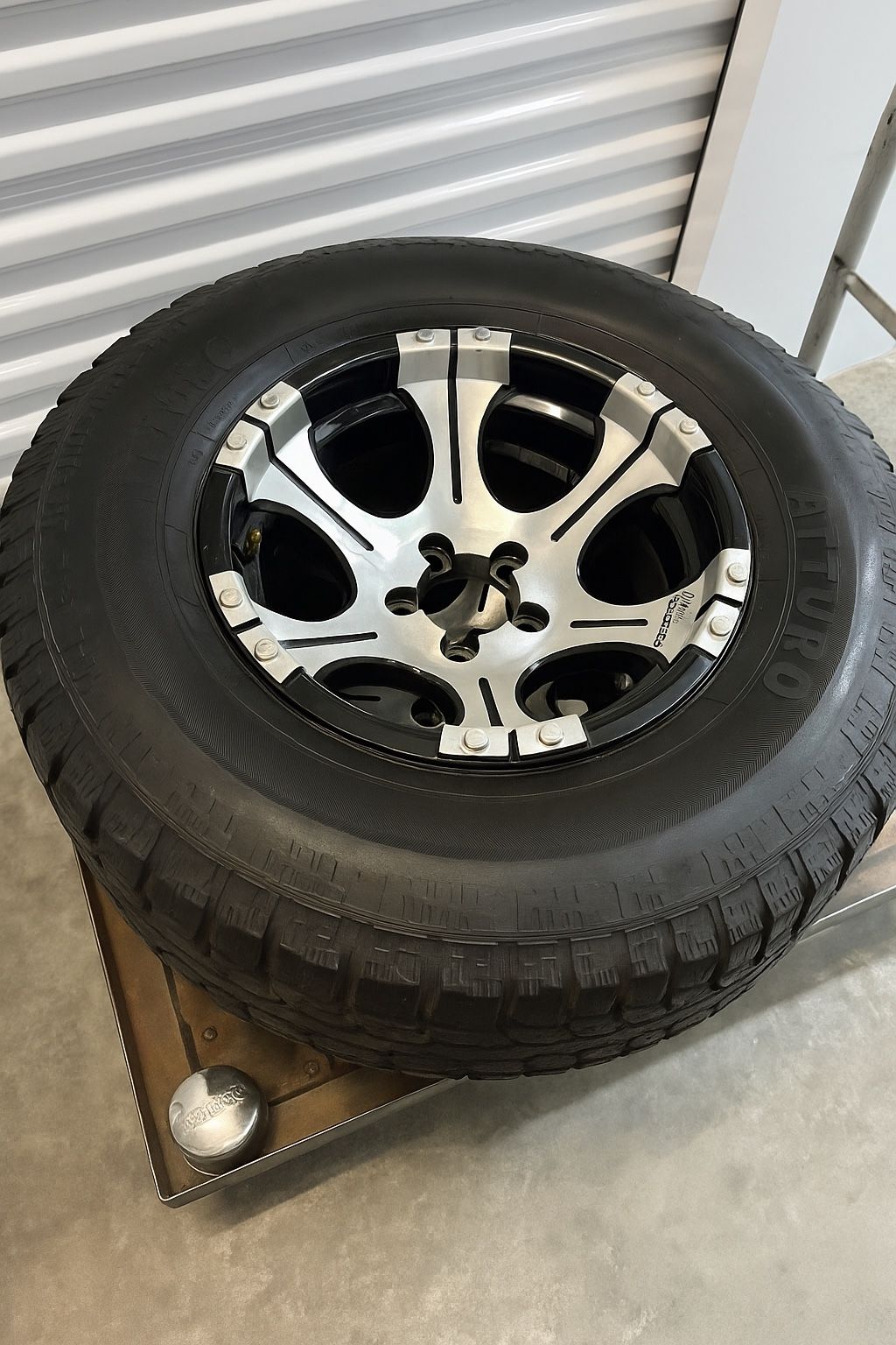 15 Inch Rims w/tires 31/10.5/R15LT (x4)