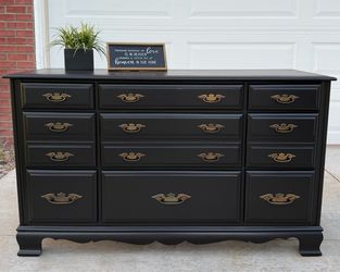 Gorgeous Black 9-Drawer Solid Wood Dresser