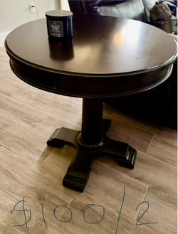 Set of 2 side tables