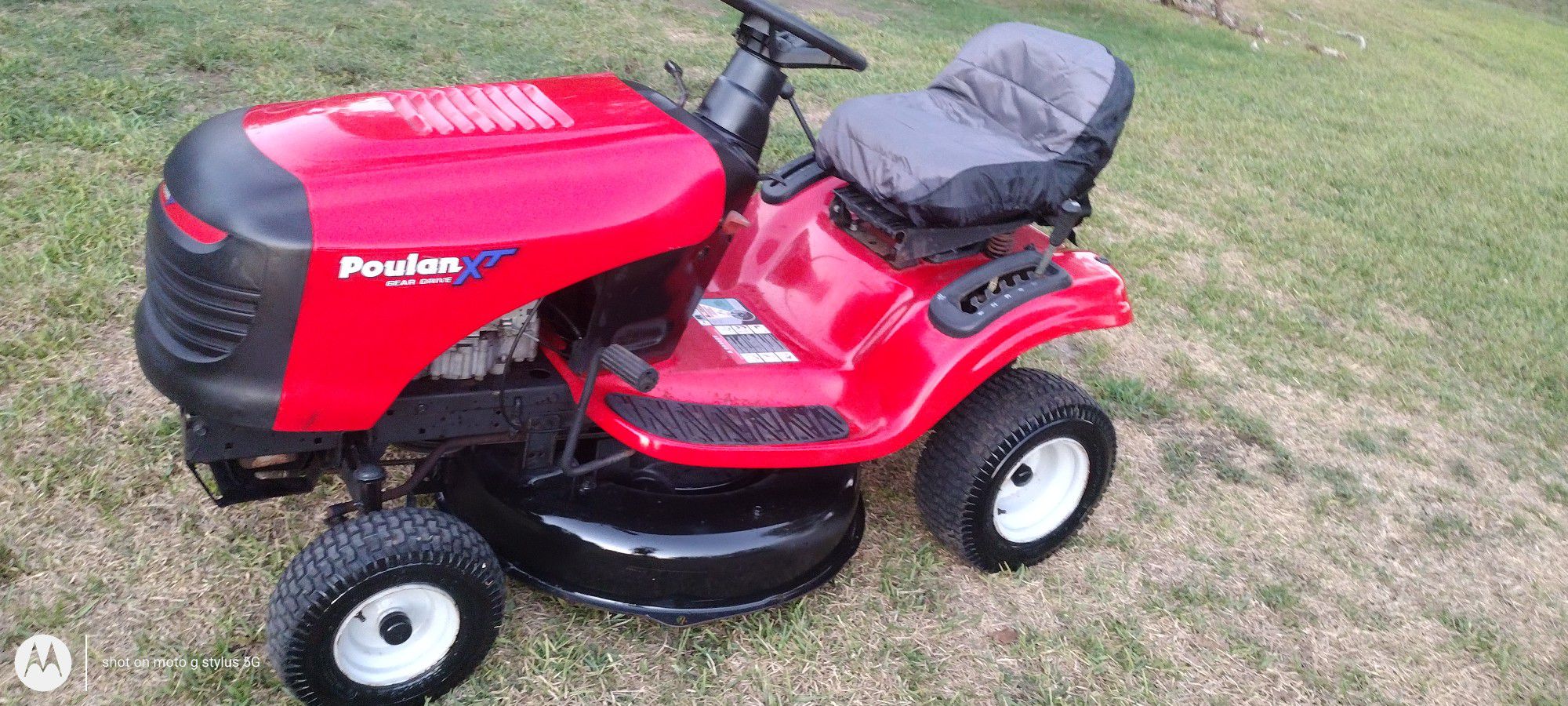 30"Cut riding lawn mower runs cuts great no issues 600 cash firm read full post before asking?
