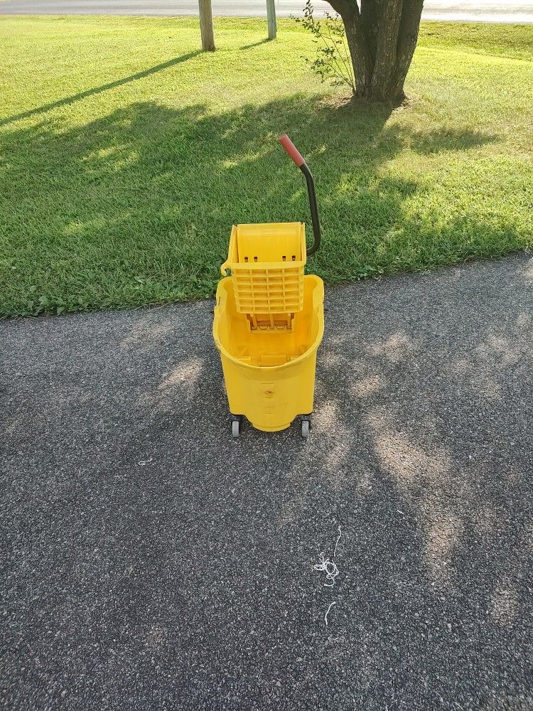Rubbermaid Mop Bucket