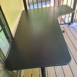 CORNER DESK
