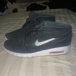 Still In Good Shape Nd Not Worn Out Some Nike Shoes  And Nath