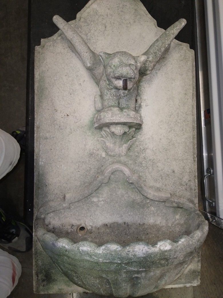 Gargoyle Stone Wall Mount Half Moon Fountain