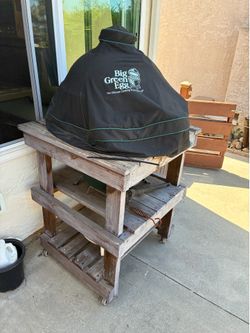 Large green egg smoker