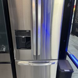 LG 30 In. French Door Refrigerator With Water & Ice  