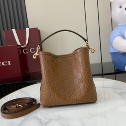 Bucket bag 