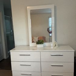 Modern White Dresser with Mirror – Like New ✨