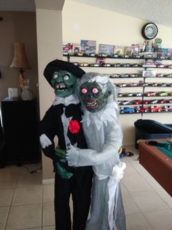 Halloween zombie animatronic prop