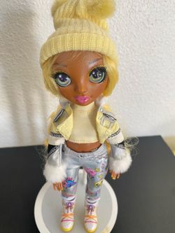 Winter break Sunny Madison Rainbow High doll