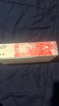 Lil red on it but still works and come with. Controller