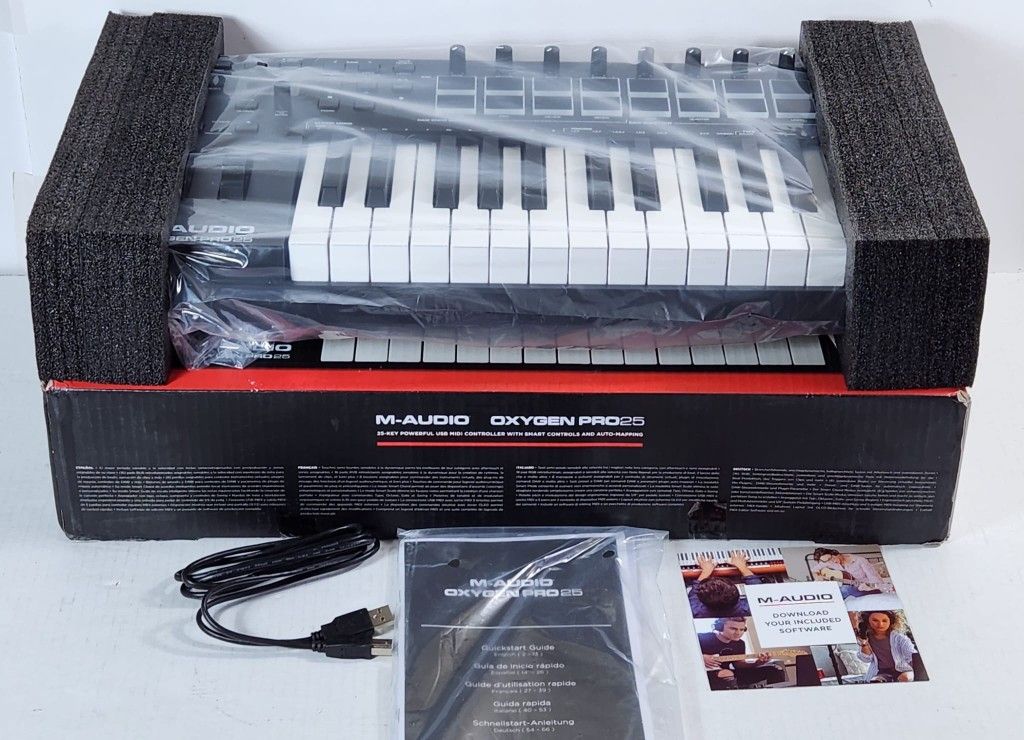 M-Audio Oxygen Pro 25 – 25 Key USB MIDI Controller With Beat Pads #583