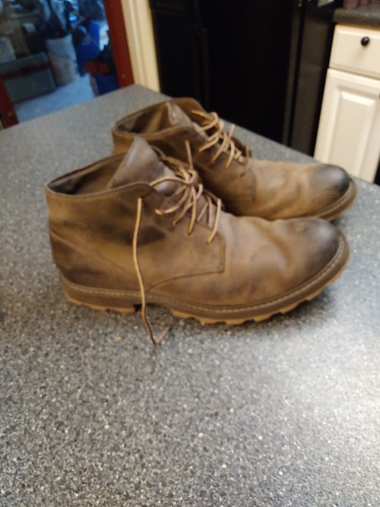 MENS. SOREL CHUCKA BOOTS. NEW RETAIL PRICE. 190.00. THESE. 50 BUCKS. SIZE. 11