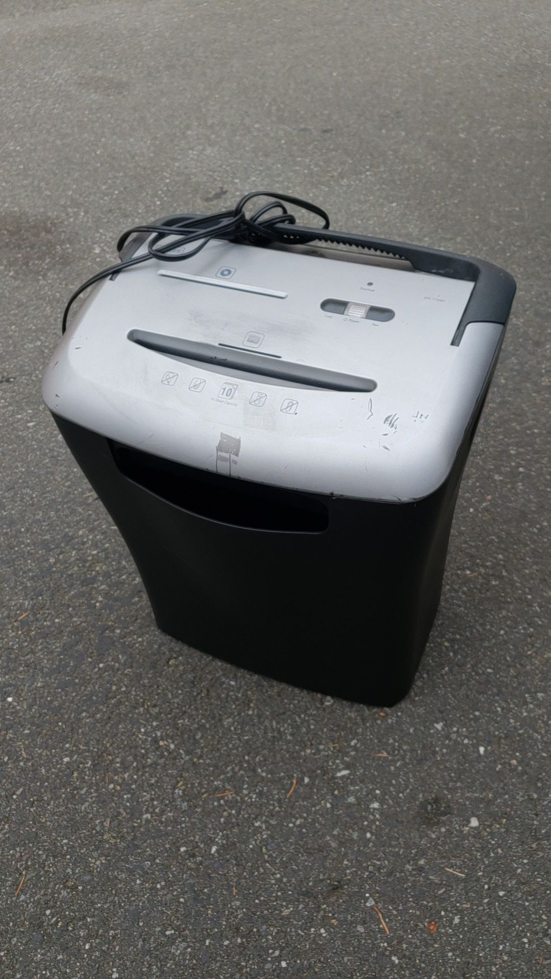 Staples 10-sheet Paper Shredder