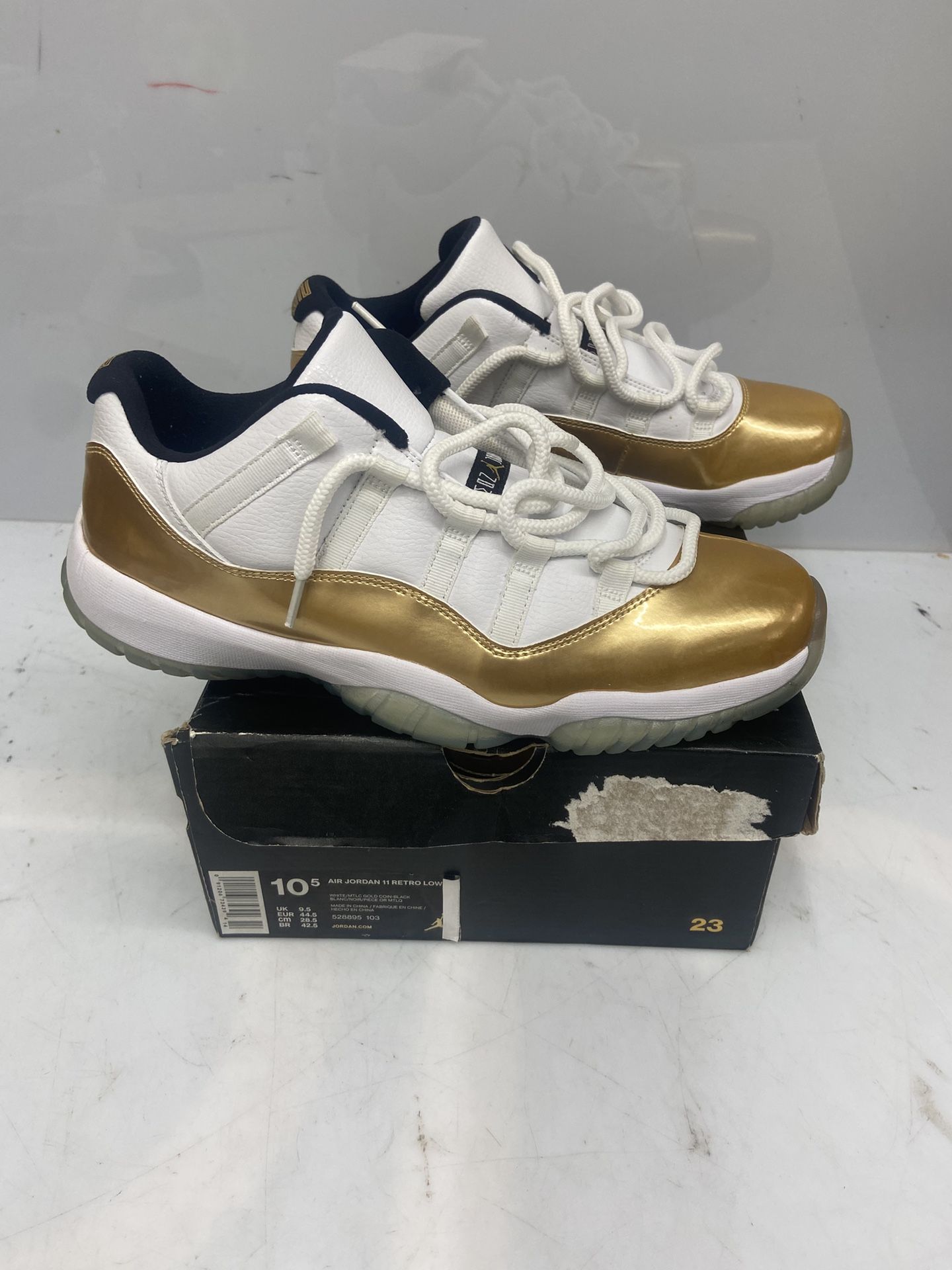 AIR JORDAN 11 LOW CLOSING CEREMONY SIZE 10.5