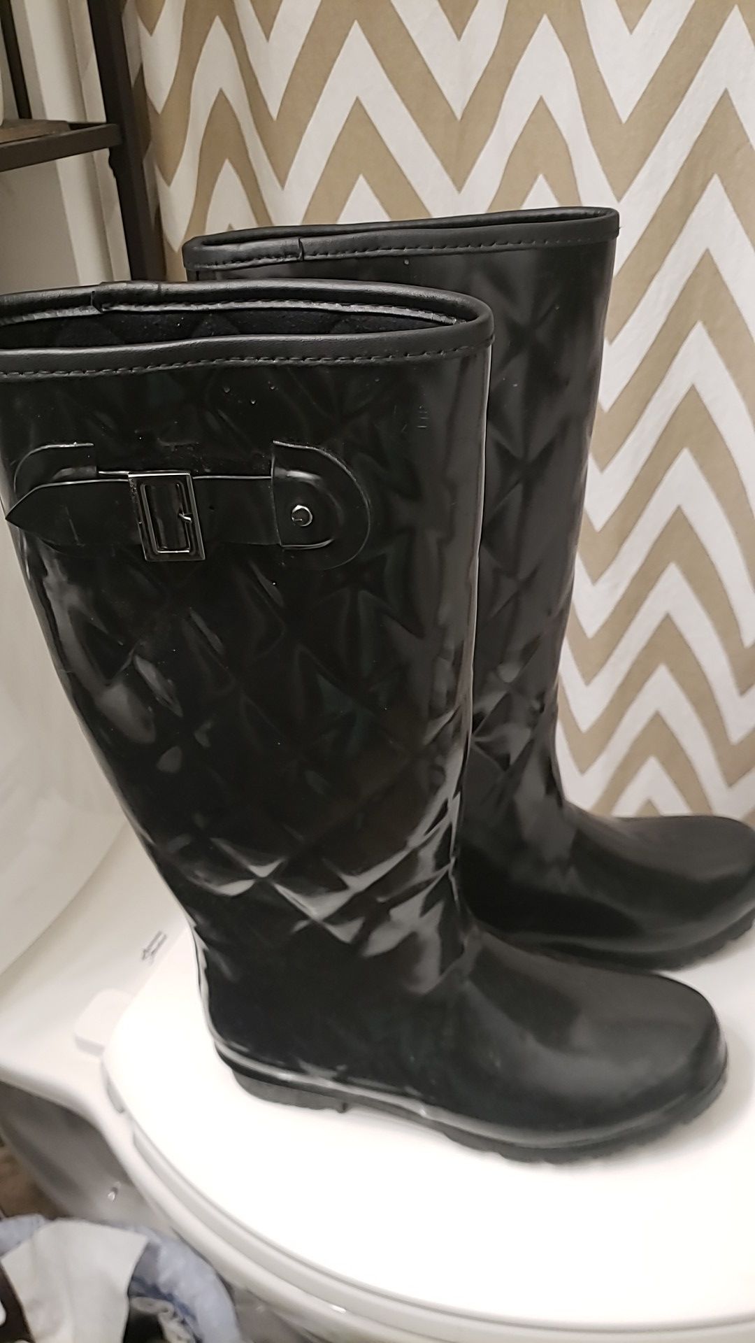 Rain boots size 9