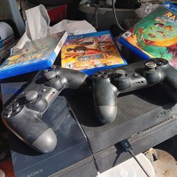 Ps4 Slim With 3games Two Controllers 