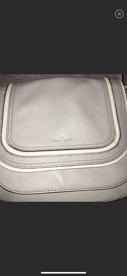 Beautiful Kate spade purse, almost new