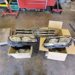 2018 VW Tiguan Headlights And Grill. Good Use Genuine Parks