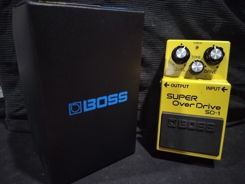 BOSS SD-1 OVERDRIVE GUITAR PEDAL