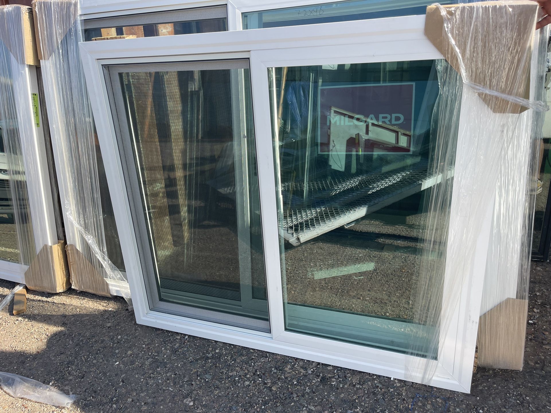 Sliding Window 48x42