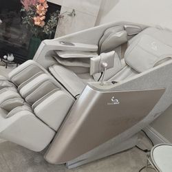 Very Good Condition Massage Chair