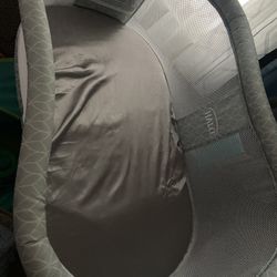 Halo Swivel Bassinet 