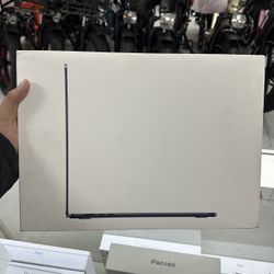 Macbook Air 15” M3 Chip 16GB/256GB! Finance For $50 Down Payment!!