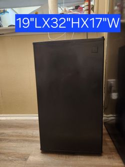 Mini Fridge Working Good It Is Plugged In To Check It Before Check Picts For Details Please