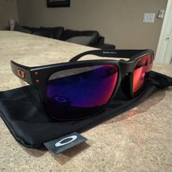 Men’s Oakley Sunglasses 