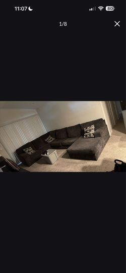 VERY NICE COUCH FOR DSLE
