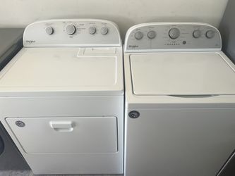 Whirlpool Washer&Dryer Set In White 