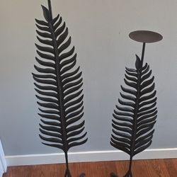 Set of 2 iron leaf candle holders 