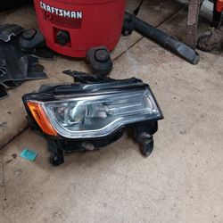 Grand Cherokee Headlight Pass Right