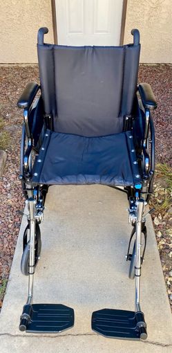 Invacare 9000 XT Manual Wheelchair – Extra-Wide Seat, Elevating Leg Rests
