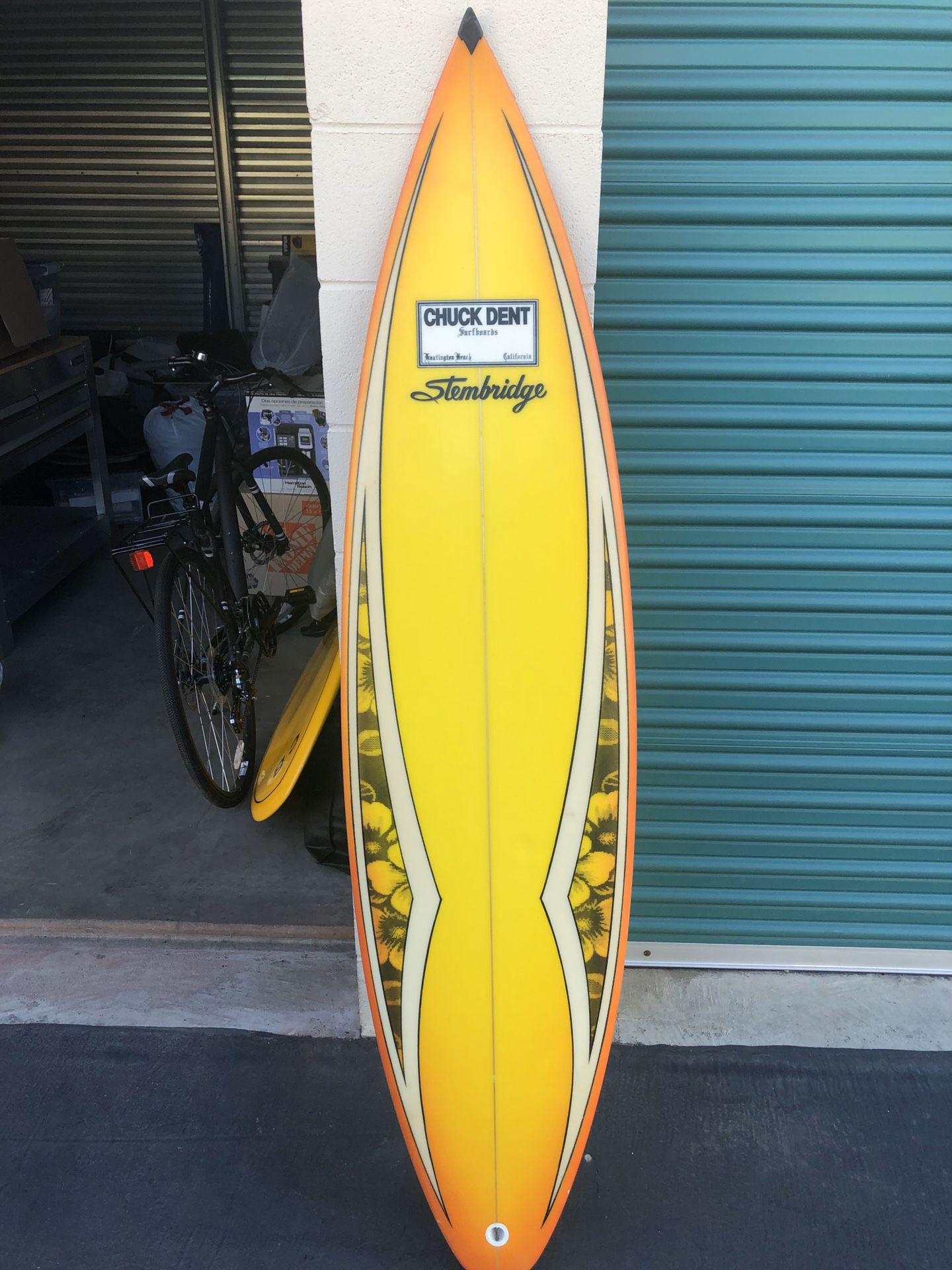 Chuck dent surfboard about 6ft long in very good condition