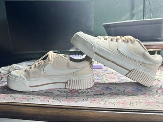 Nike Women's Court Legacy Lift Shoes