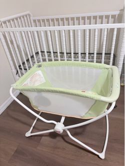 Crib with free bassinet