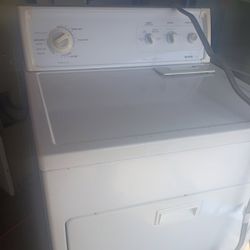 KING SIZE CAPACITY ELECTRIC DRYER IN EXCELLENT CONDITION 